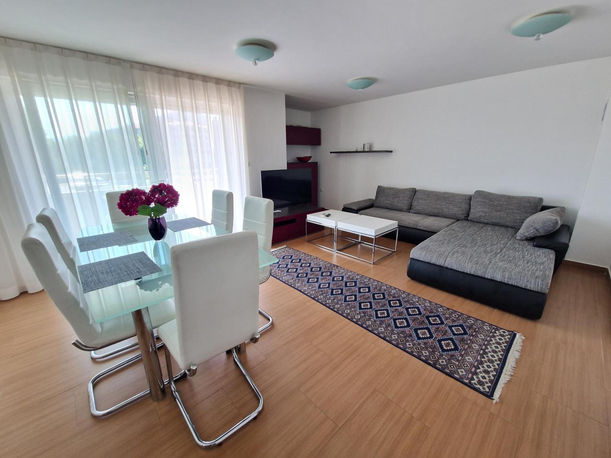 Modern Kompas Apartment *